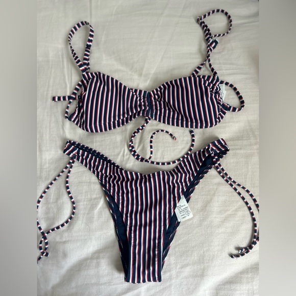 Hollister Striped Bikini swimsuit - Picture 1 of 5